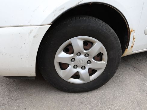 Used 2008 Kia Sedona LX image 9