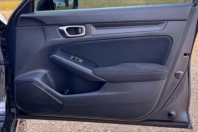 Used 2025 Honda Civic Sport image 28