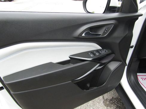Used 2025 Chevrolet Trax LT w/ LT Convenience Package FWD image 18