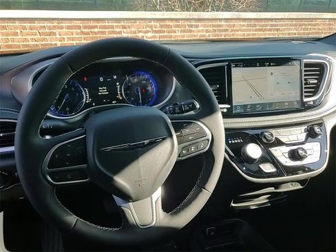 New 2026 Chrysler Pacifica Select image 20