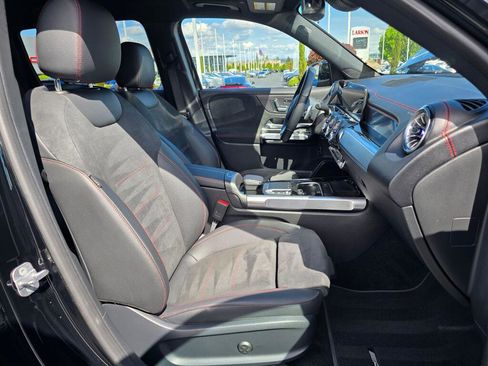 Used 2023 Mercedes-Benz EQB 300 4MATIC image 28
