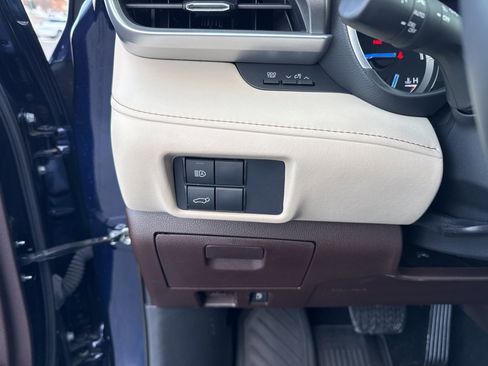 Used 2021 Toyota Highlander XLE image 31