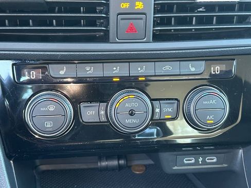 Certified 2024 Volkswagen Jetta SE image 17