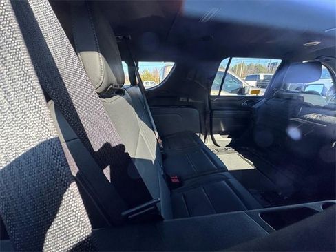 Used 2024 Chevrolet Suburban LT image 4