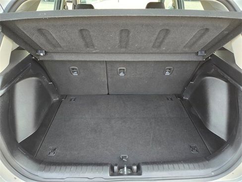 Used 2024 Hyundai Venue SE image 18