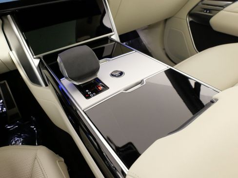 Used 2025 Land Rover Range Rover Long Wheelbase SE image 69