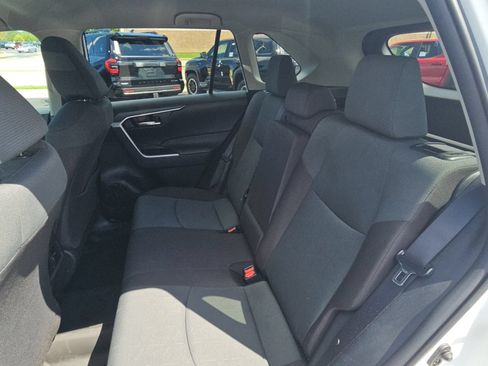 Used 2025 Toyota RAV4 XLE AWD/4WD image 27