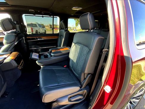 Used 2024 Jeep Grand Wagoneer L Series III image 19