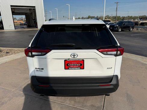 Used 2024 Toyota RAV4 XLE w/ Convenience Package image 9