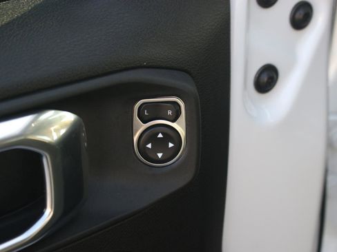 Used 2024 Jeep Wrangler Unlimited Rubicon image 13