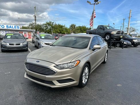 Used 2017 Ford Fusion SE image 3