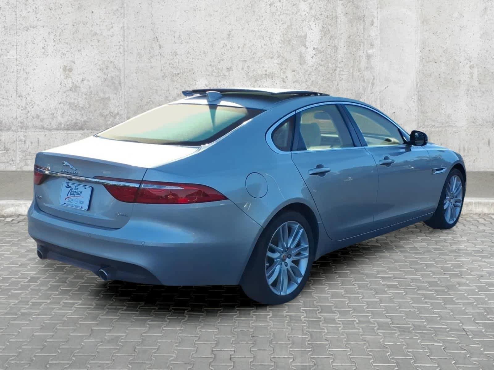 Used 2017 Jaguar XF Prestige RWD image 11