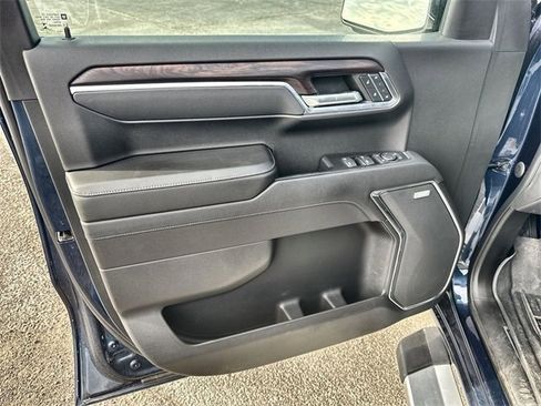 Used 2022 GMC Sierra 1500 SLT w/ SLT Convenience Package image 22