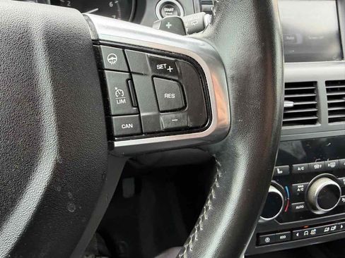 Used 2018 Land Rover Discovery Sport HSE image 30