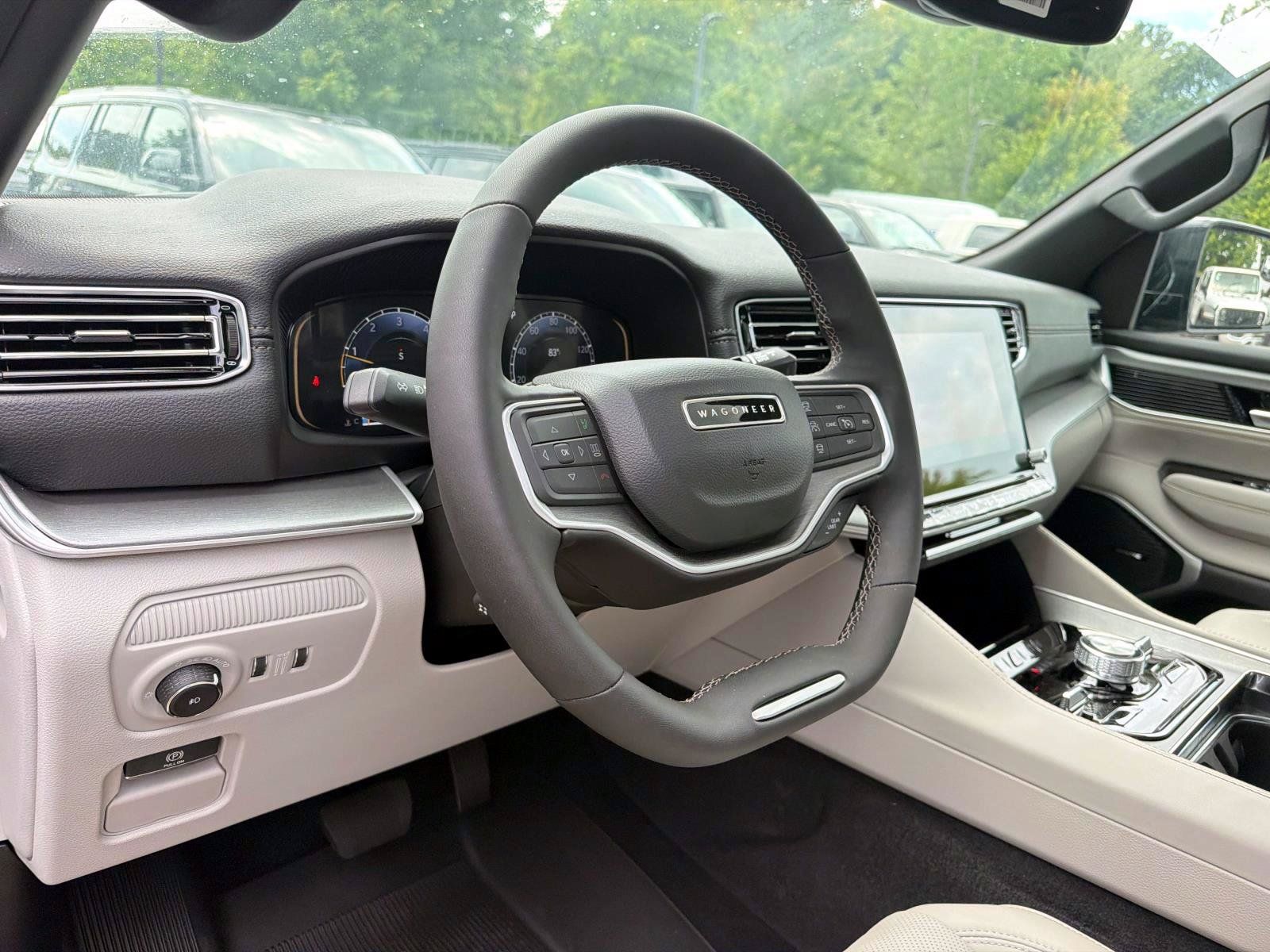 Used 2025 Jeep Wagoneer Series II AWD/4WD image 8
