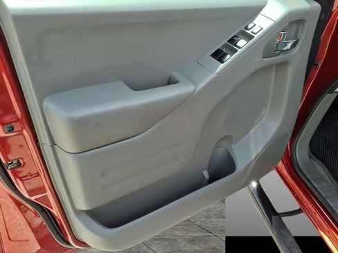 Used 2015 Nissan Frontier SV RWD image 13