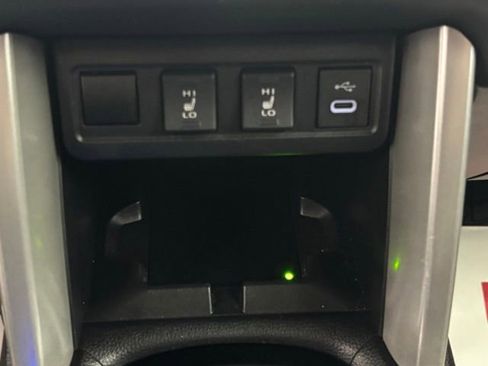 Used 2024 Toyota Corolla Cross XLE FWD image 26