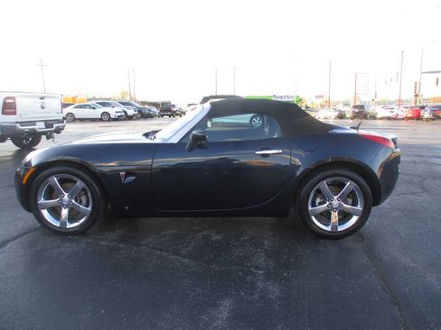 Used 2008 Pontiac Solstice Convertible w/ Premium Package image 2