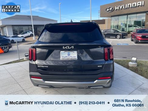 Used 2025 Kia Sorento S image 16