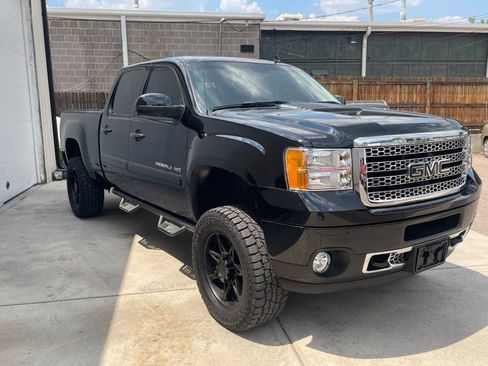 Used 2011 GMC Sierra 2500 Denali AWD/4WD image 2