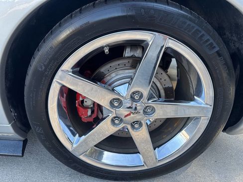 Used 2007 Chevrolet Corvette Coupe w/ Performance Package RWD image 23