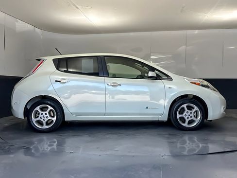 Used 2012 Nissan Leaf SV FWD image 2