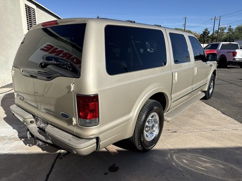 Used 2005 Ford Excursion Limited image 8