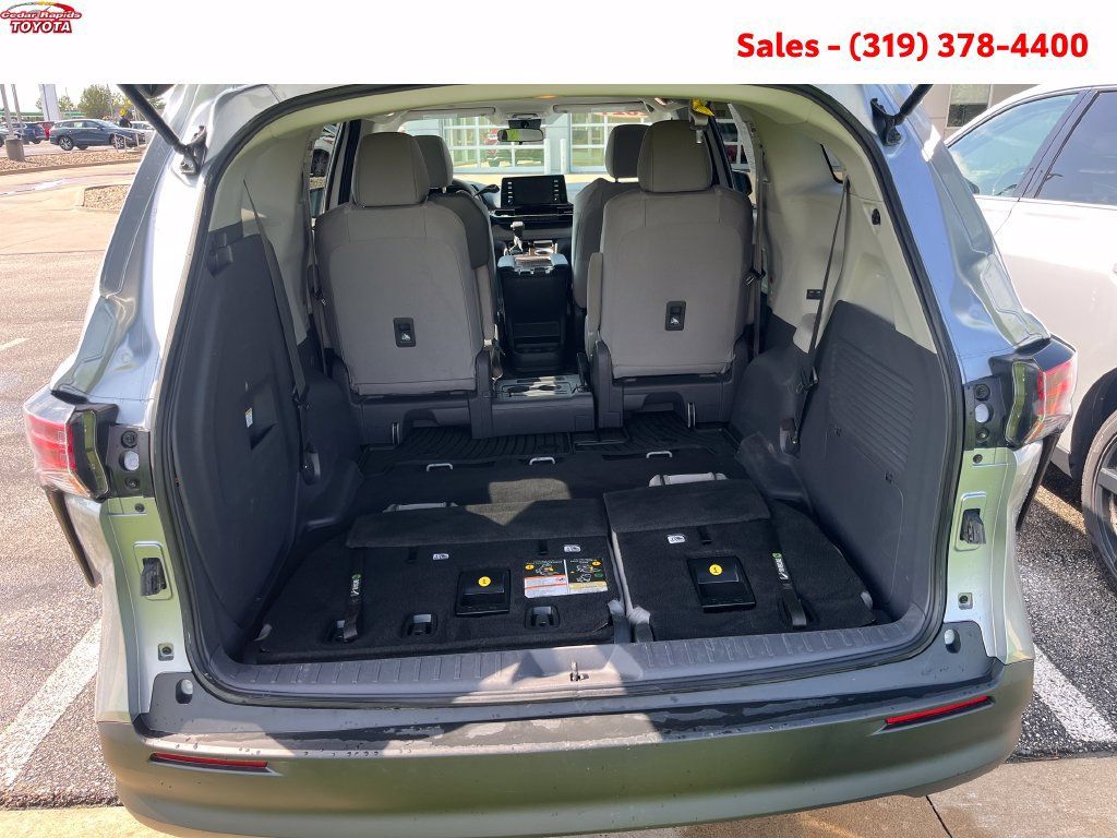 Certified 2021 Toyota Sienna LE FWD image 8