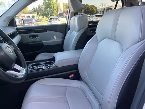 Used 2025 Honda Pilot Touring image 8