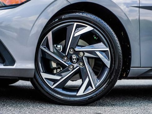 Certified 2025 Hyundai Elantra SEL FWD image 7