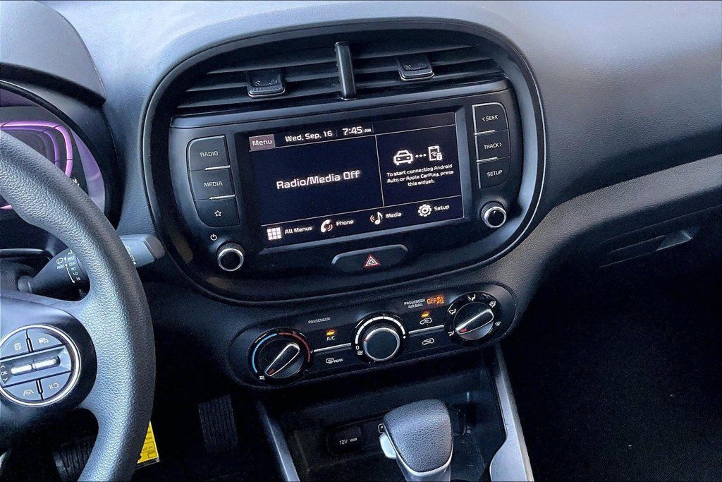 Used 2025 Kia Soul LX w/ LX Technology Package FWD image 6