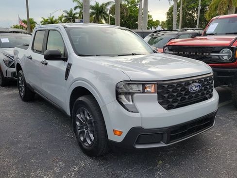 Used 2025 Ford Maverick XLT FWD image 2