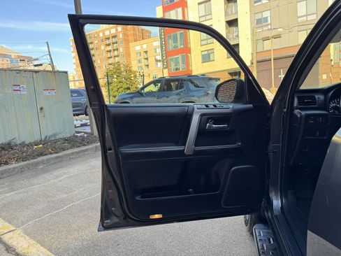 Used 2015 Toyota 4Runner SR5 image 10