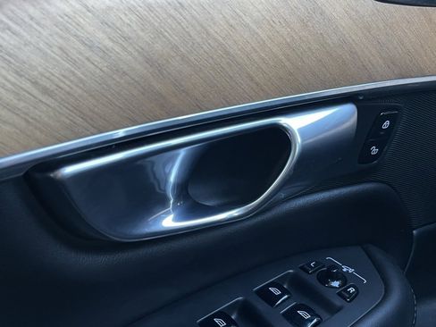 Used 2023 Volvo XC90 B6 Plus image 14