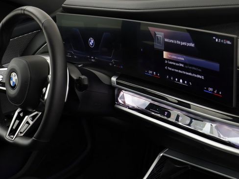 Certified 2025 BMW 740i xDrive w/ Premium Package image 22