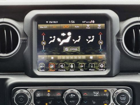 Used 2022 Jeep Gladiator Overland w/ Popular Equipment Package AWD/4WD image 17