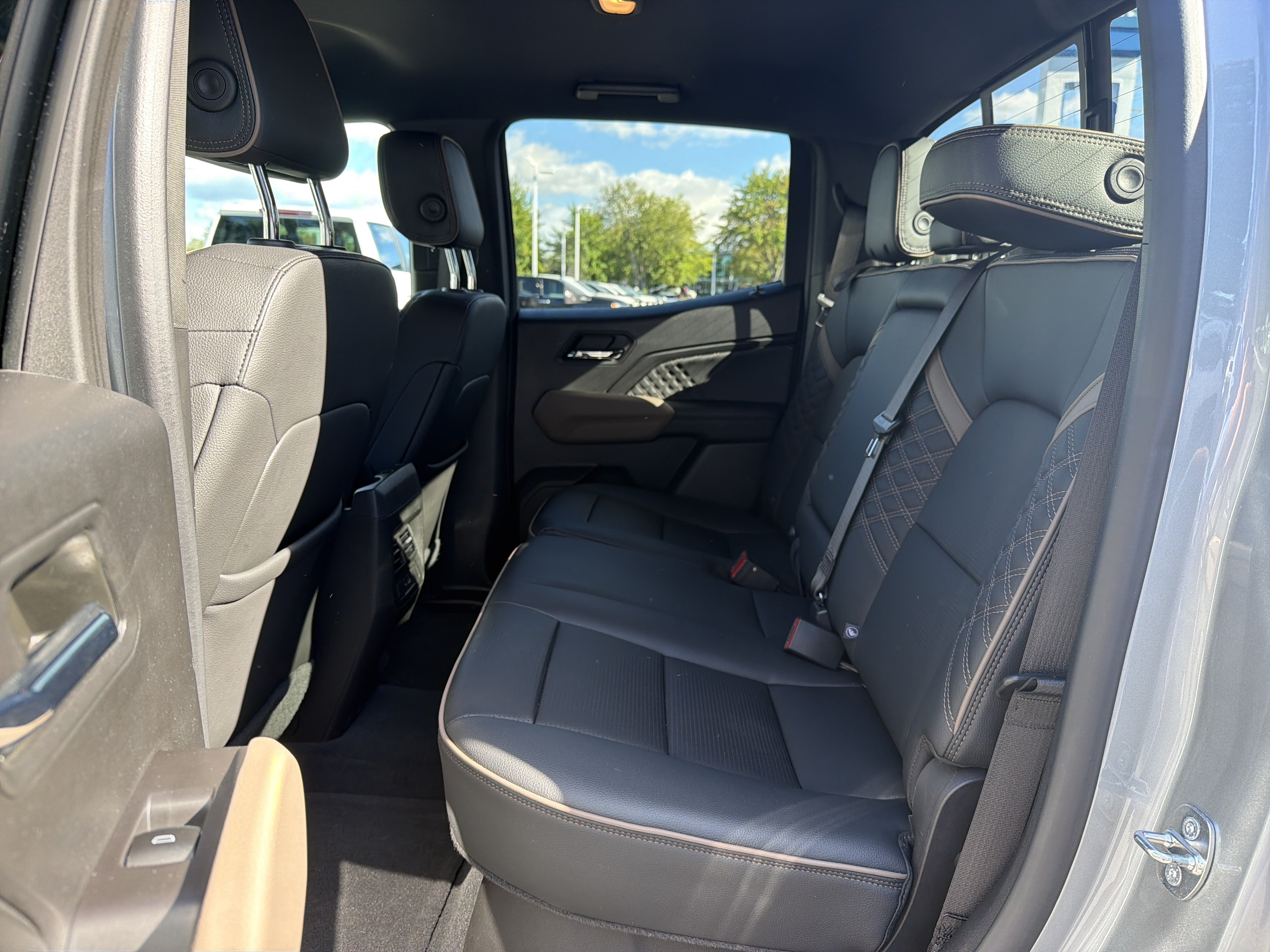 Used 2023 GMC Canyon Denali AWD/4WD image 32