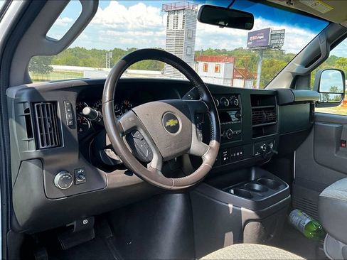 Used 2022 Chevrolet Express 3500 LT w/ LT Preferred Equipment Group RWD image 5