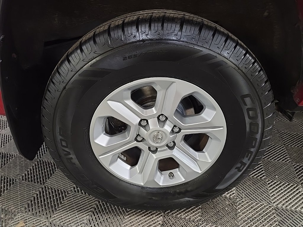 Used 2018 Toyota 4Runner SR5 AWD/4WD image 14