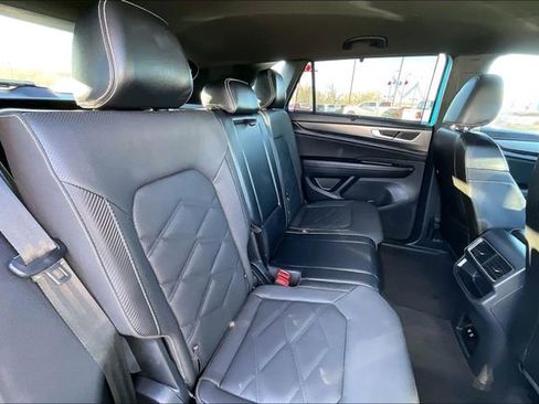 Used 2024 Volkswagen Atlas Cross Sport SE image 29
