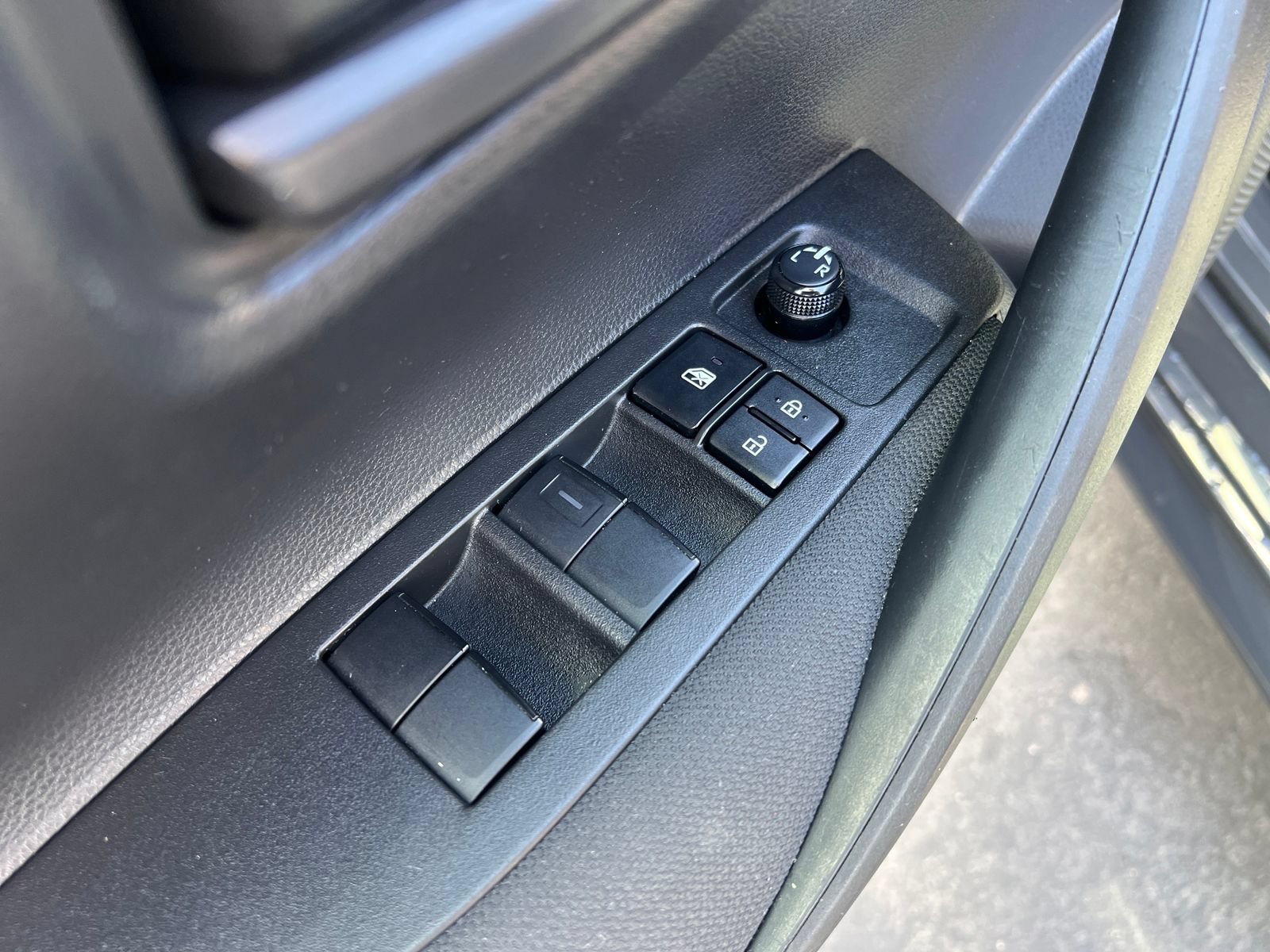 Used 2023 Toyota Corolla LE FWD image 11