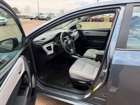 Used 2015 Toyota Corolla LE image 11