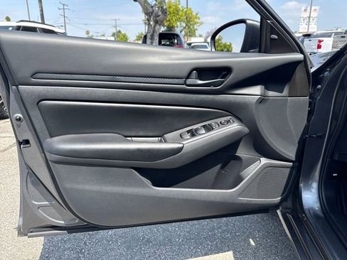 Used 2024 Nissan Altima 2.5 S FWD image 10