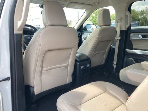 Certified 2022 Ford Explorer Limited w/ Equipment Group 301A AWD/4WD image 24