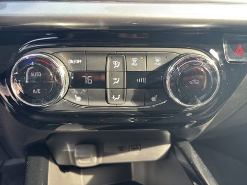 Used 2025 Chevrolet Trax LT w/ Driver Confidence Package image 25