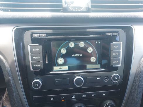 Used 2015 Volkswagen Passat 1.8T SE FWD image 15