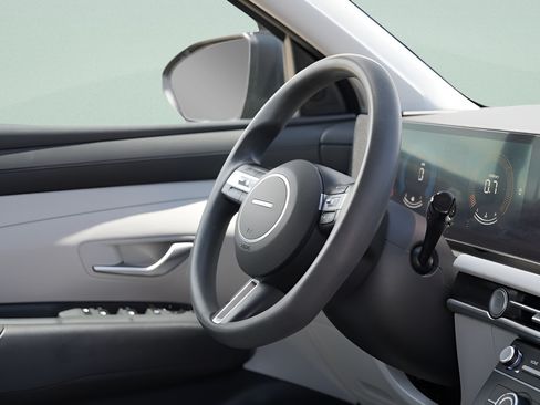 Certified 2025 Hyundai Tucson SE FWD image 12