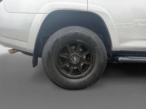Used 2022 Toyota 4Runner SR5 Premium w/ Moonroof Package RWD image 10