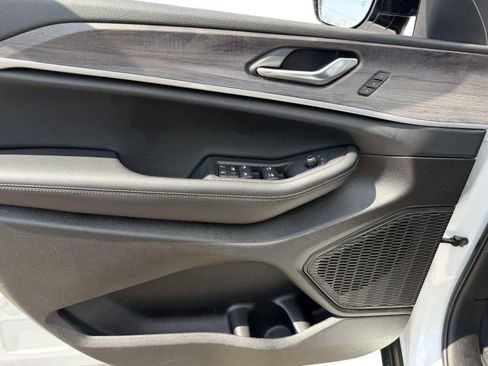 Used 2025 Jeep Grand Cherokee Limited image 17