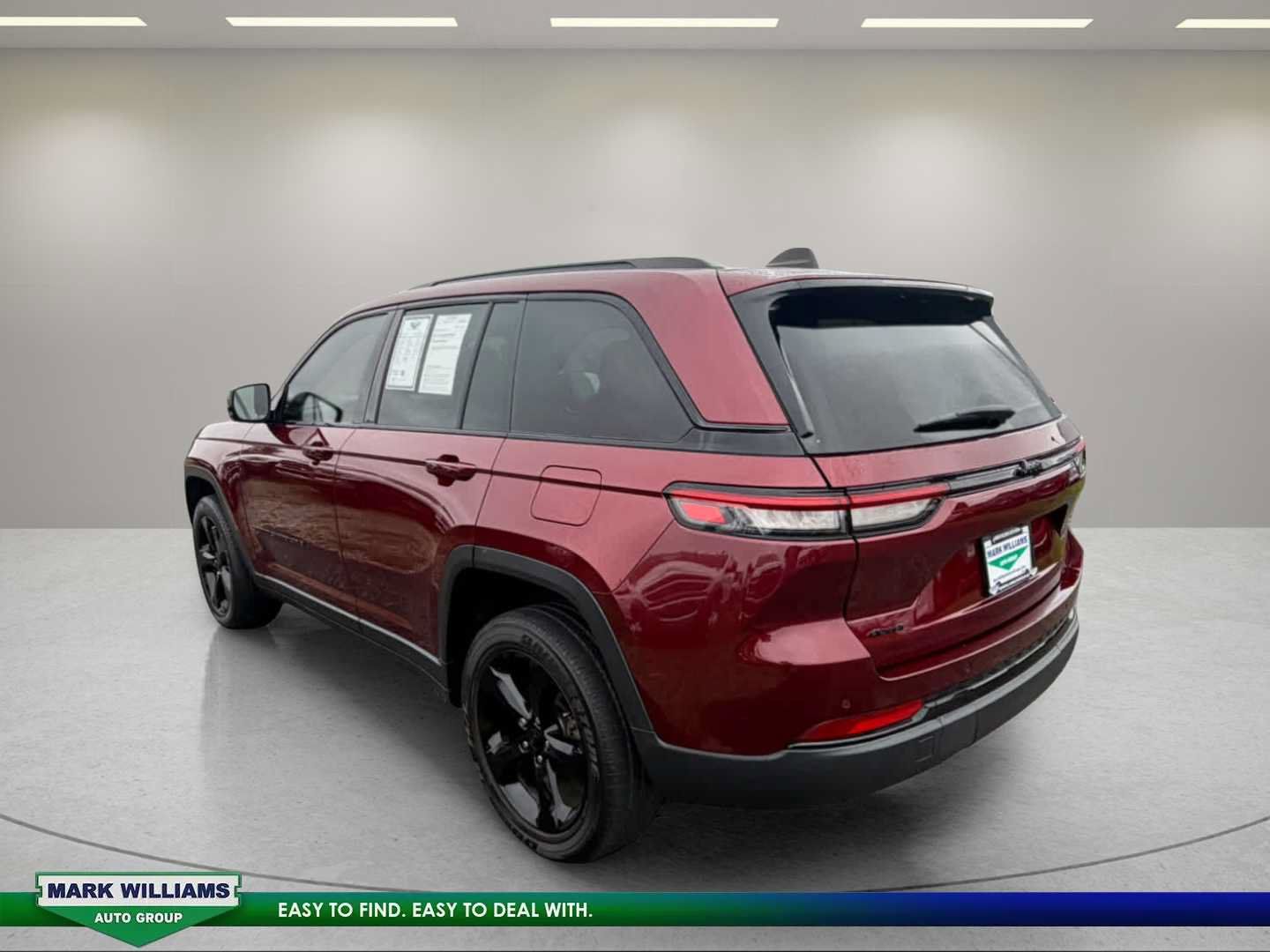 Used 2023 Jeep Grand Cherokee Altitude AWD/4WD image 8